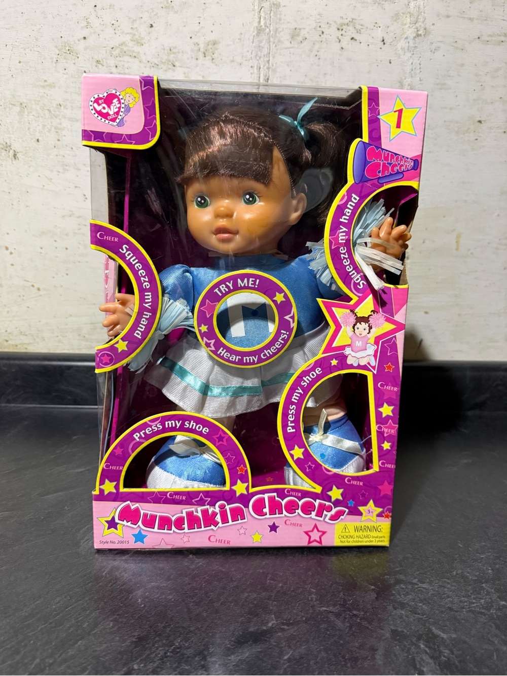 Vtg Munchkin Cheers Lovee Talking Cheerleader Doll NIB 2004 Brunette Blu Uniform